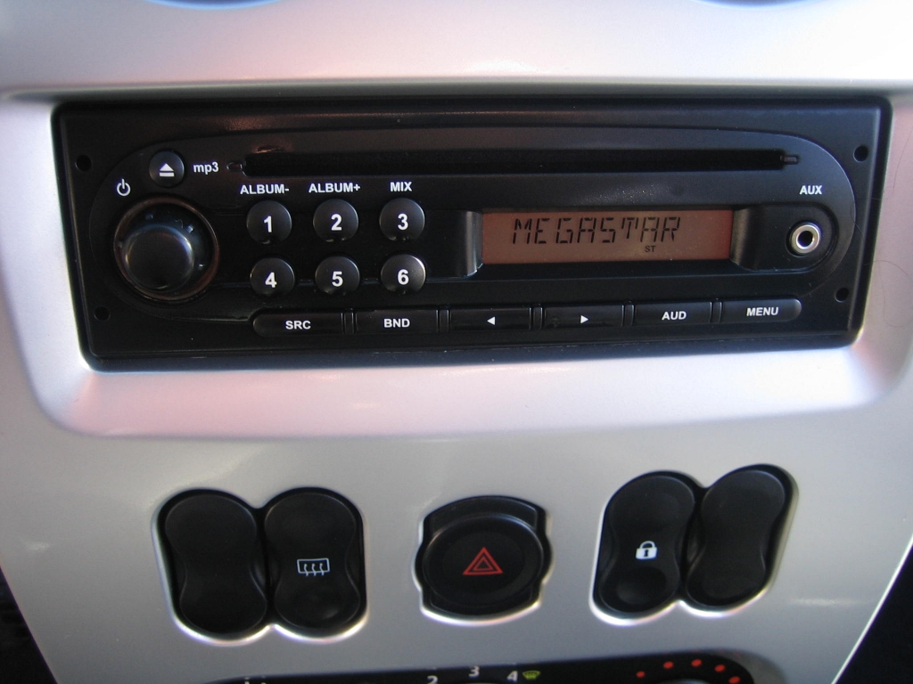 VISTA CD DACIA SANDERO 1.2 I 75CV