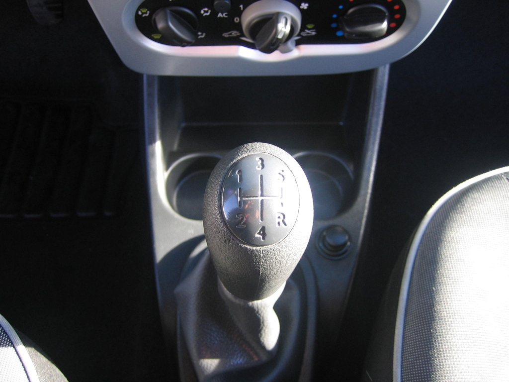 VISTA CAMBIO DACIA SANDERO 1.2 I 75CV