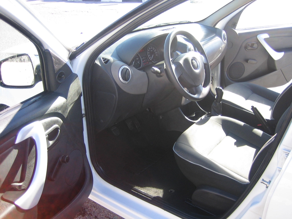 VISTA INTERIOR IZQUIERDO DACIA SANDERO 1.2 I 75CV