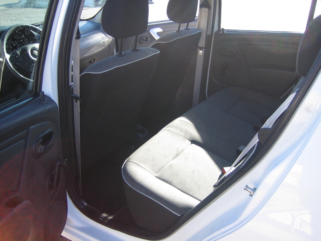 VISTA INTERIOR TRASERO DACIA SANDERO 1.2 I 75CV
