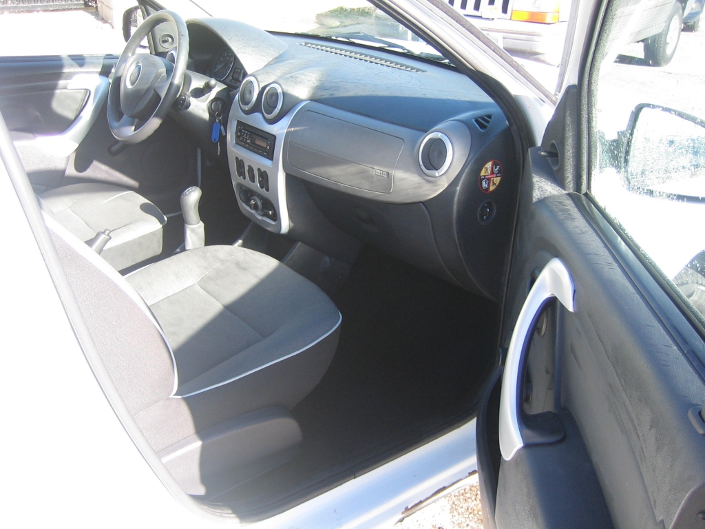 VISTA INTERIOR DERECHO DACIA SANDERO 1.2 I 75CV