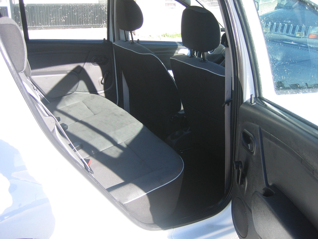 VISTA INTERIOR TRASERO 2DACIA SANDERO 1.2 I 75CV 