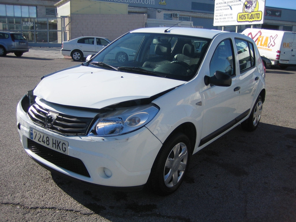 VISTA DELANTERA IZQUIERDA DACIA SANDERO 1.2 I 75CV
