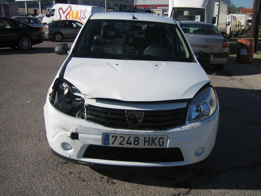 VISTA DELANTERA DACIA SANDERO 1.2 I 75CV