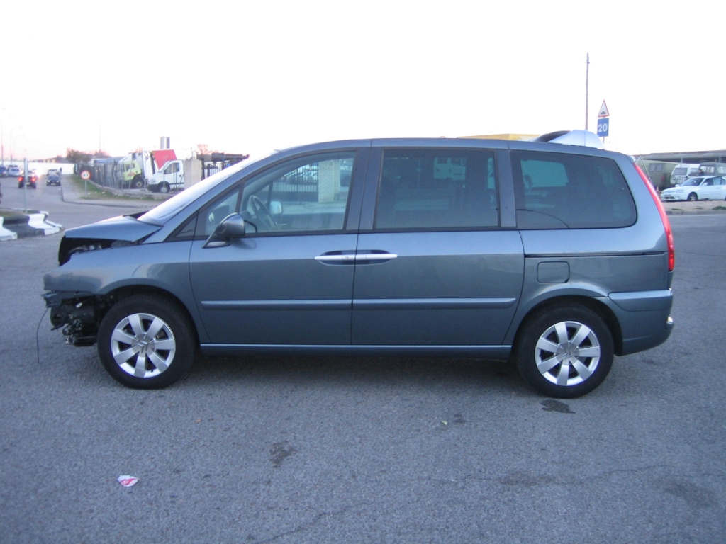 VISTA LATERAL IZQUIERDO CITROEN C-8 2.0 HDI 136CV 8 PLAZA