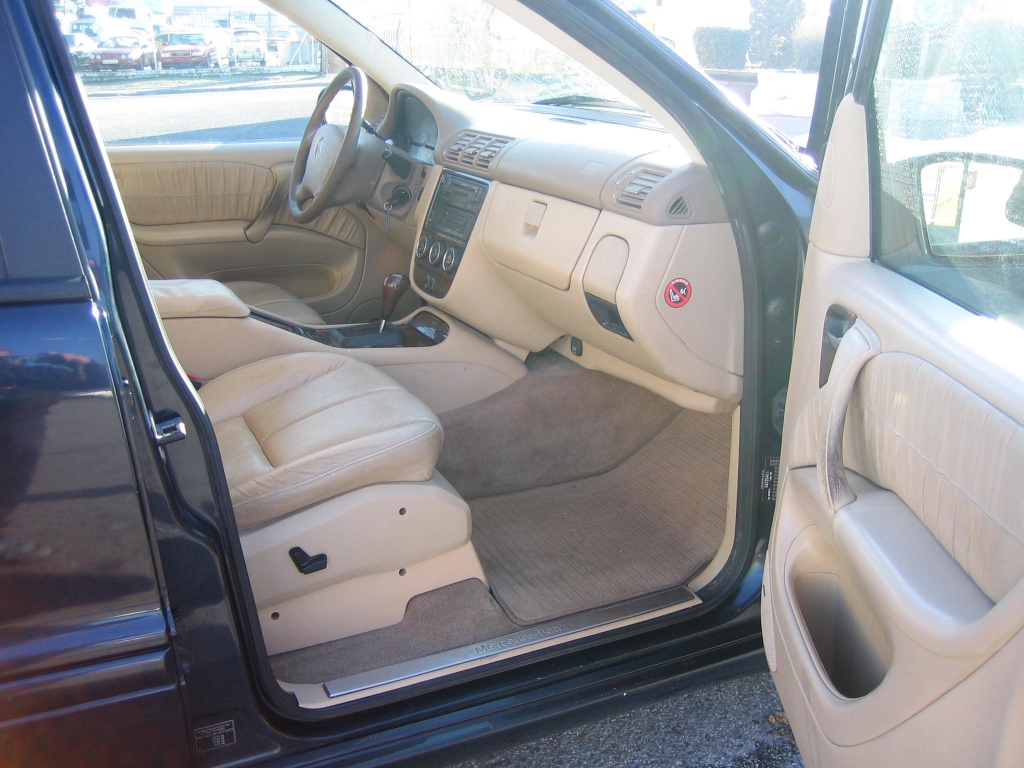 VISTA INTERIOR DERECHO MERCEDXES BENZ ML 400 CDI 4.0 250CV AUTOMATICO