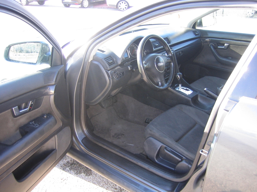 VISTA INTERIOR IZQUIERDO AUDI A-4 1.8 I 150CV AUTOMATICO