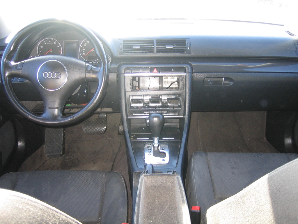 VISTA SALPICADEROAUDI A-4 1.8 I 150CV AUTOMATICO 