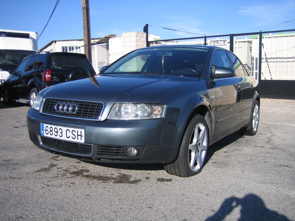 VISTA DELANTERA IZQUIERDAAUDI A-4 1.8 I 150CV AUTOMATICO 