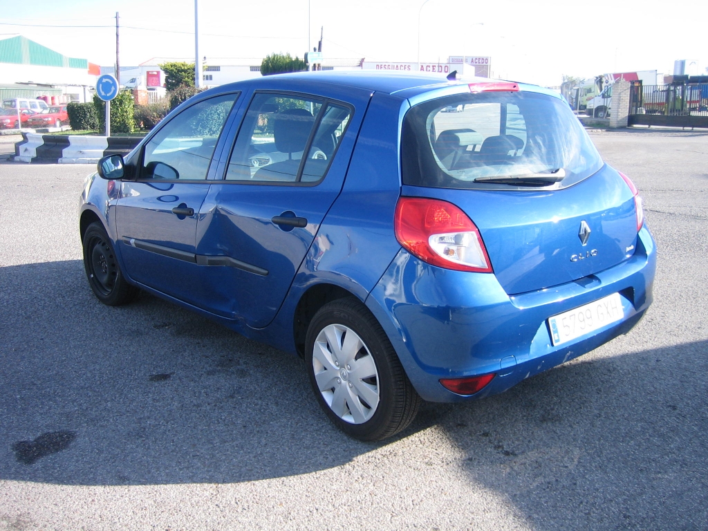 VISTA TRASERA IZQUIERDA RENAULT CLIO 1.2 I 75CV 