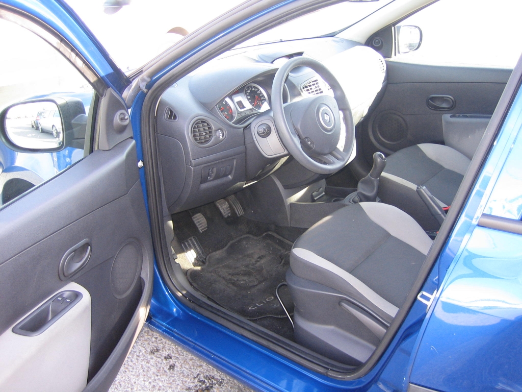 VISTA INTERIOR IZQUIERDA RENAULT CLIO 1.2 I 75CV