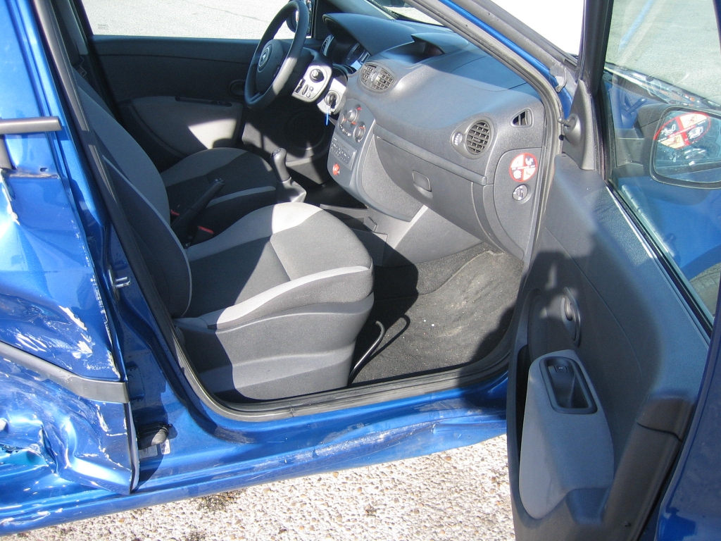 VISTA INTERIOR DERECHO RENAULT CLIO 1.2 I 75CV