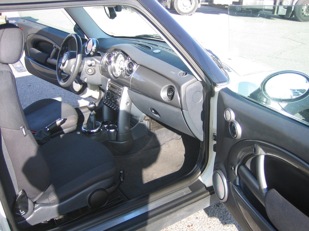 VISTA INTERIOR DERECHO MINI COOPER 1.6 GASOLINA 115CV