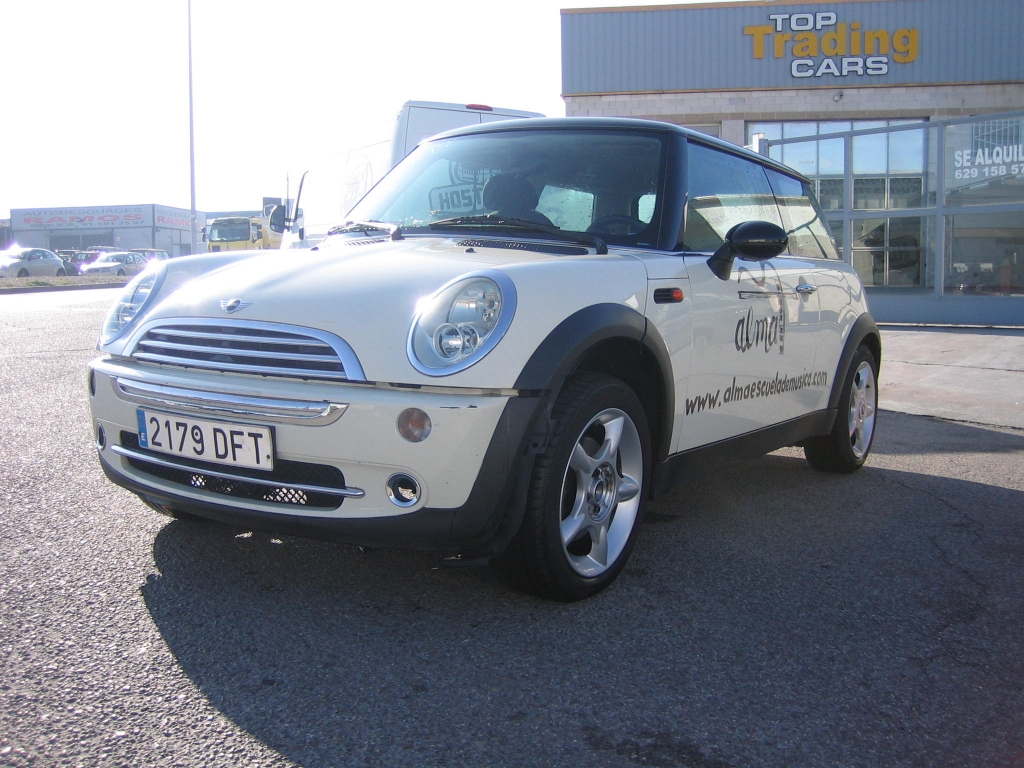 VISTA DELANTERA IZQUIERDA MINI COOPER 1.6 GASOLINA 115CV
