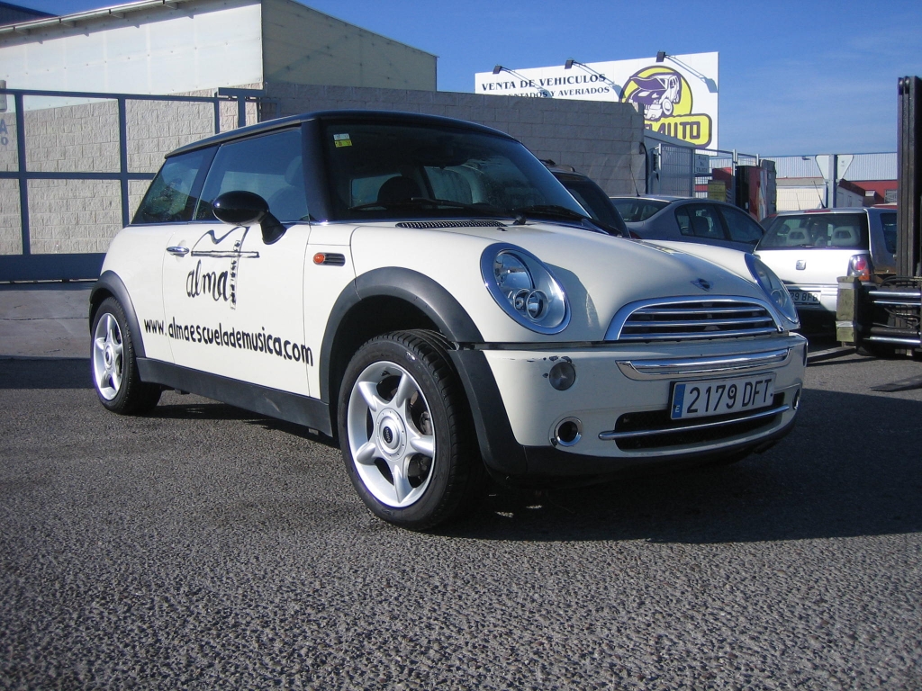 VISTA DELANTERA DERECHA MINI COOPER 1.6 GASOLINA 115CV