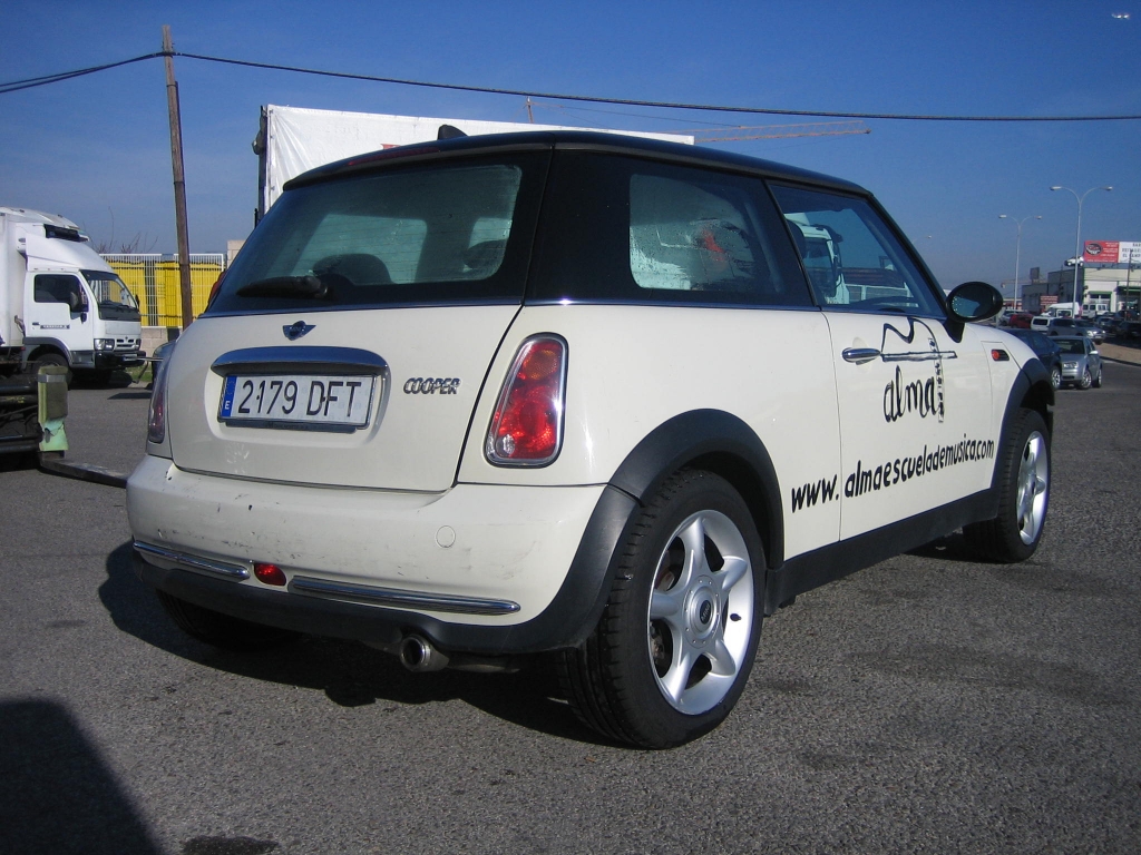 VISTA TRASERA DERECHA MINI COOPER 1.6 GASOLINA 115CV