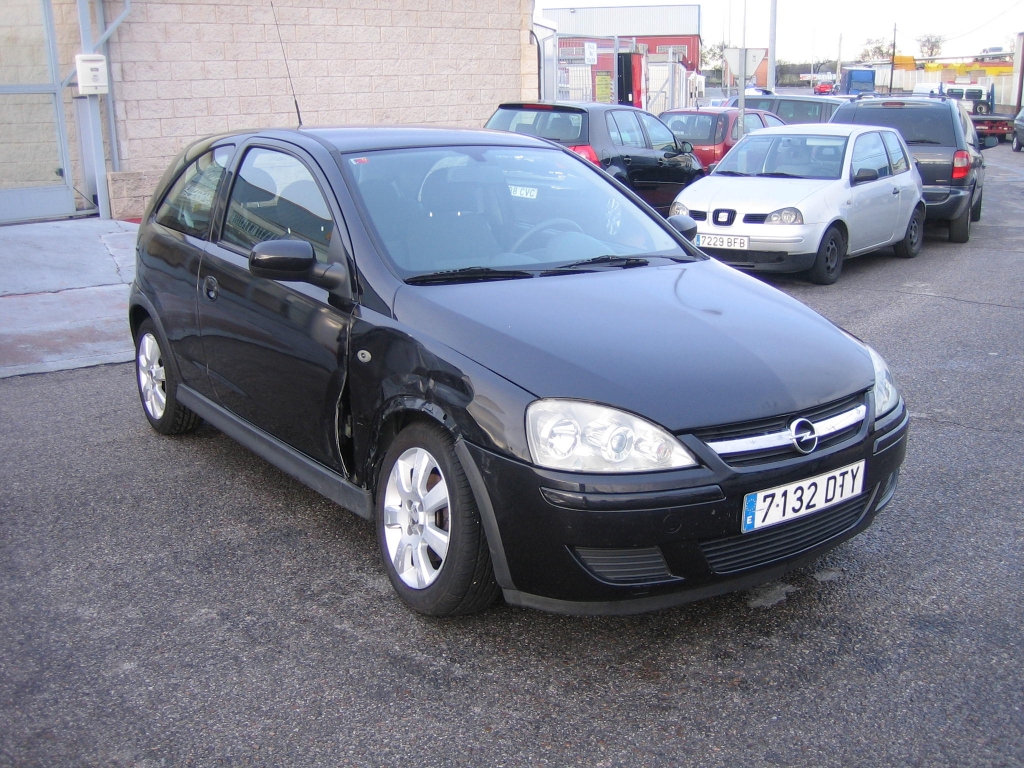 VISTA DELANTERA DERECHA OPEL CORSA 1.3 CDTI 70CV