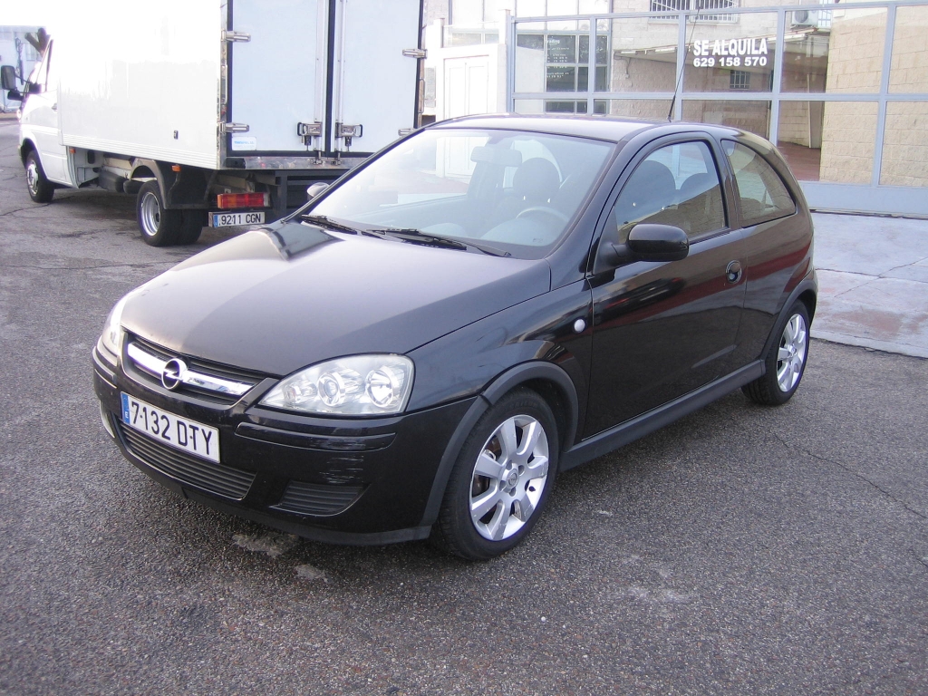 VISTA DELANTERA IZQUIERDA OPEL CORSA 1.3 CDTI 70CV