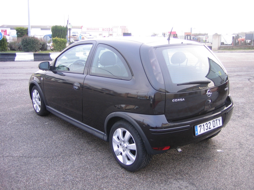 VISTA TRASERA IZQUIERDA OPEL CORSA 1.3 CDTI 70CV