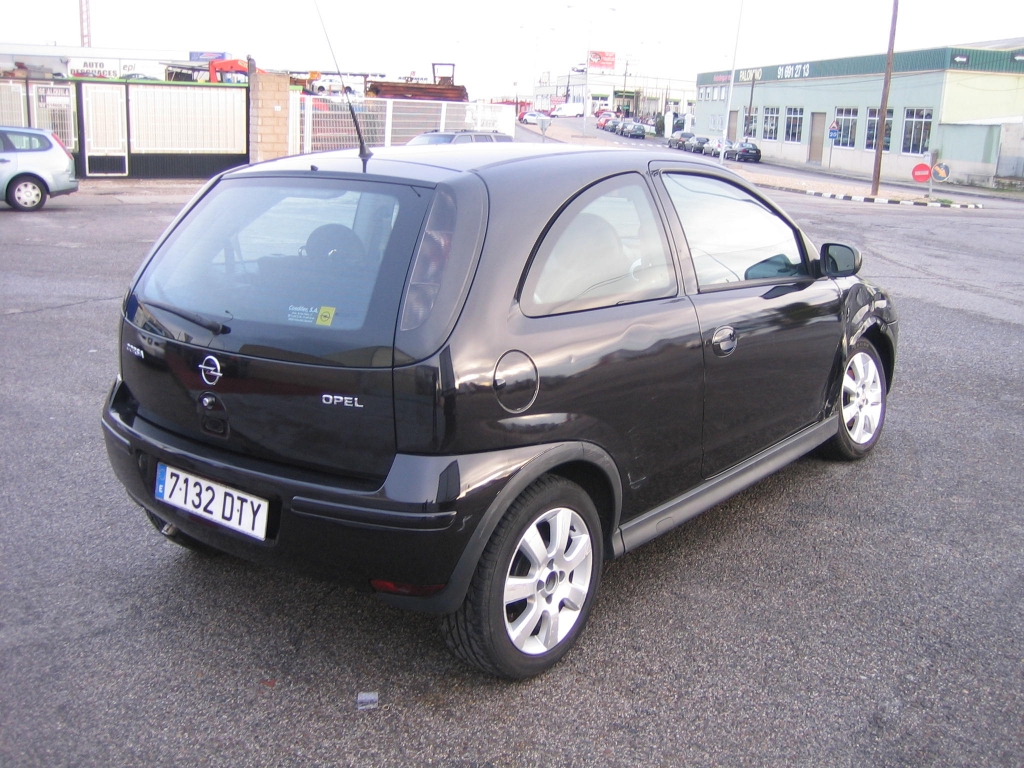 VISTA TRASERA DERECHA OPEL CORSA 1.3 CDTI 70CV