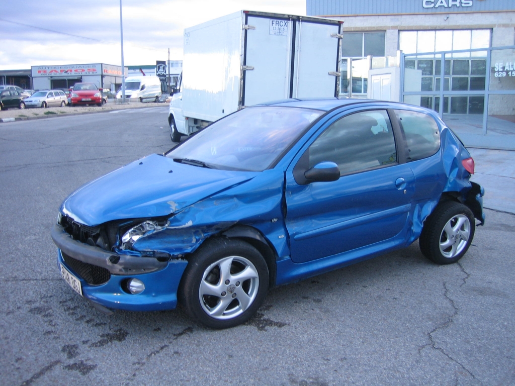 VISTA DELANTERA IZQUIERDA PEUGEOT 206 2.0 HDI 90CV