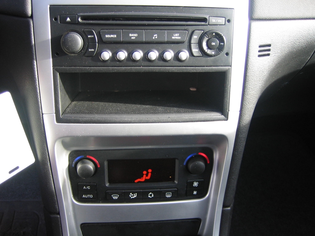 VISTA CD Y CLIMA PEUGEOT 307 SW PACK 1.6 HDI 90CV 7 PLAZAS,