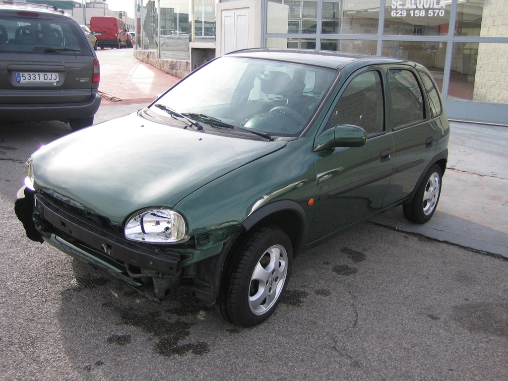 VISTA DELANTERA IZQUIERDA OPEL CORSA 1.7 D 60CV