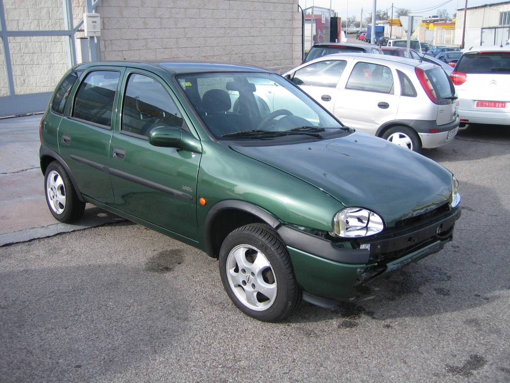 VISTA DELANTERA DERECHA OPEL CORSA 1.7 D 60CV