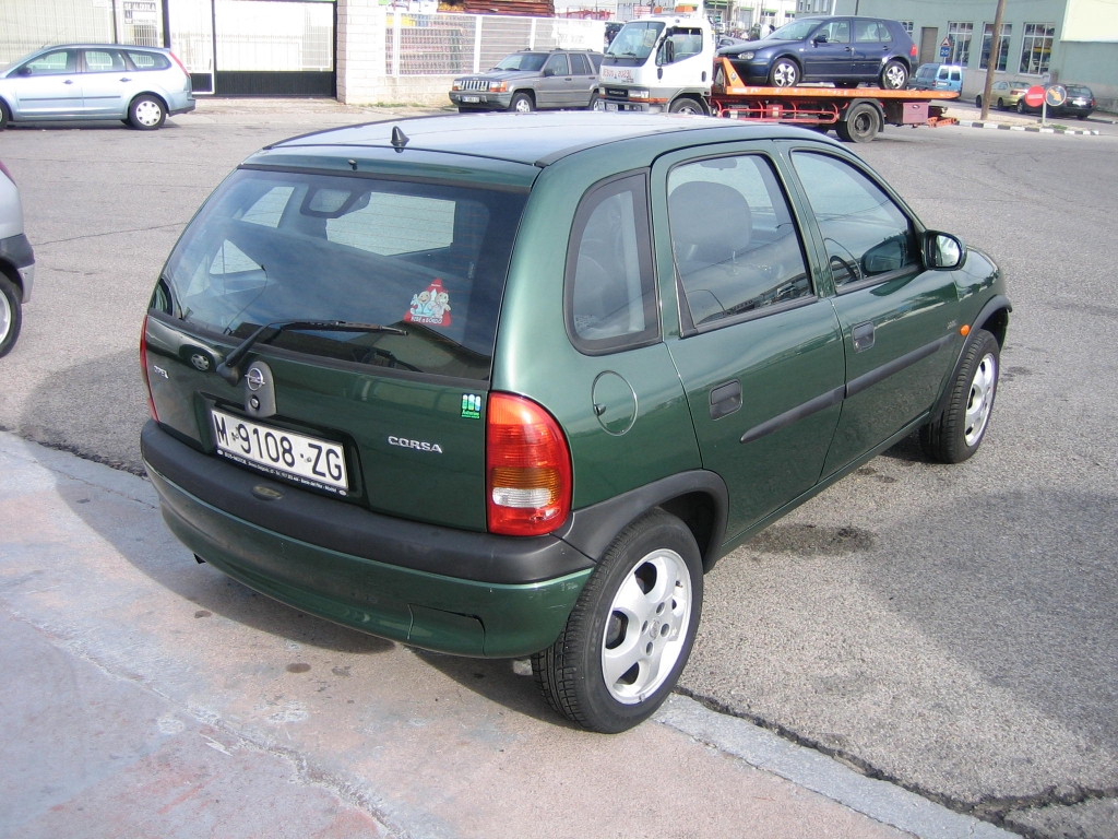 VISTA TRASERA DERECHA OPEL CORSA 1.7 D 60CV