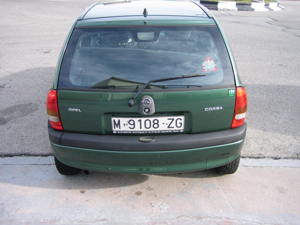 VISTA TRASERA OPEL CORSA 1.7 D 60CV