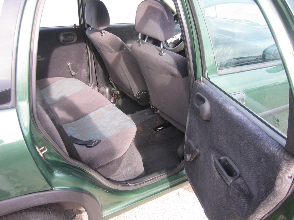 VISTA INTERIOR TRASERO 2 OPEL CORSA 1.7 D 60CV