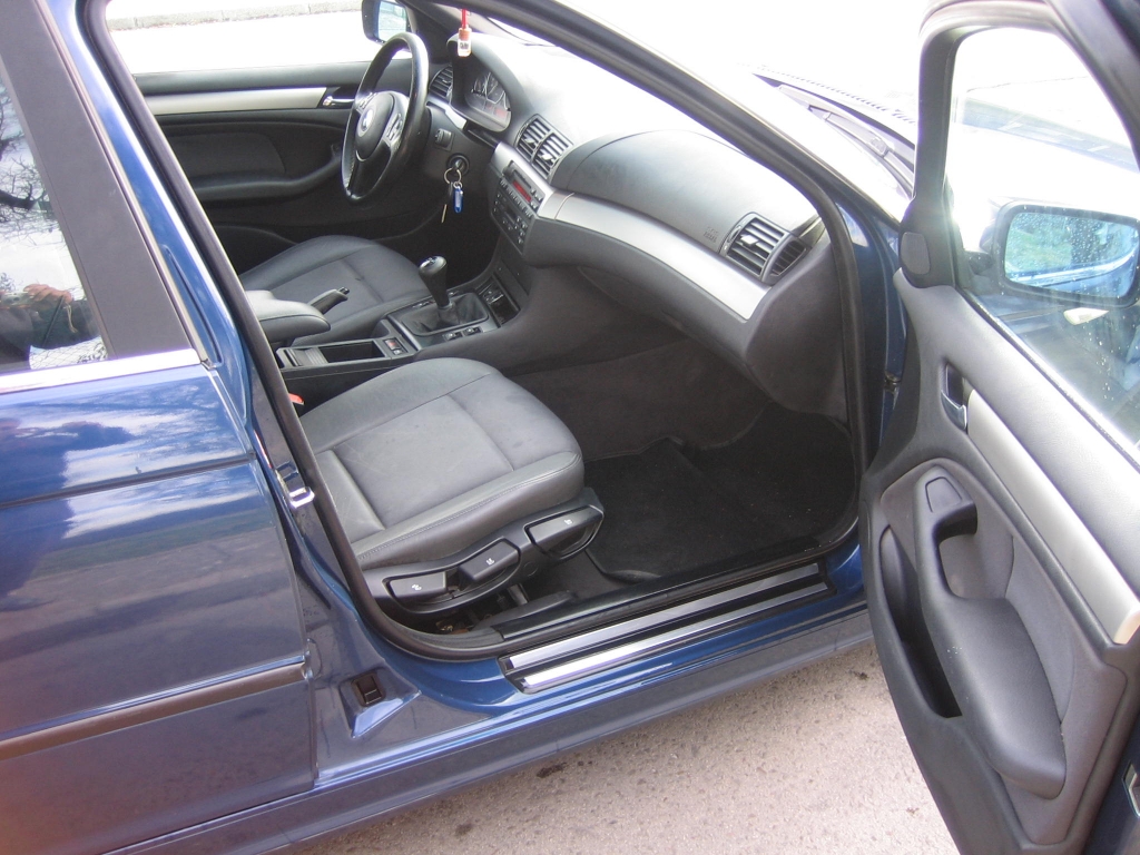 VISTA INTERIOR DERECHO VISTA TRASERA DERECHA 