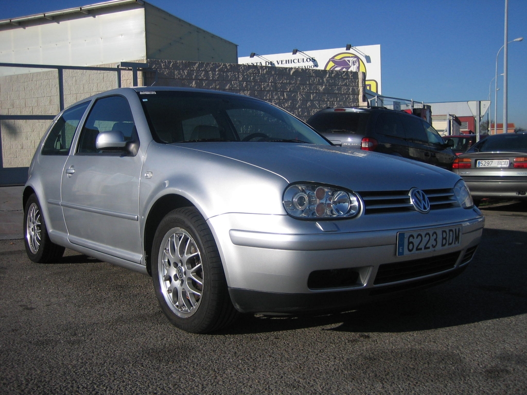 VISTA DELANTERA DERECHA VOLKSWAGEN GOLF GTI 1.8 I 150CV