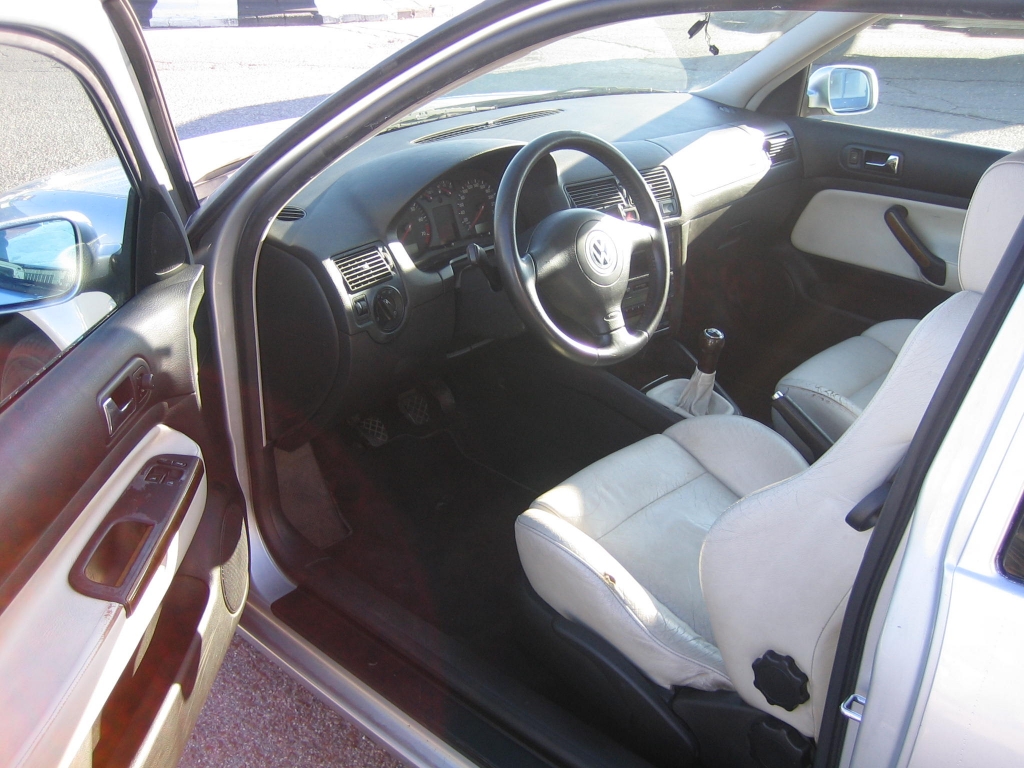 VISTA INTERIOR IZQUIERDO VOLKSWAGEN GOLF GTI 1.8 I 150CV