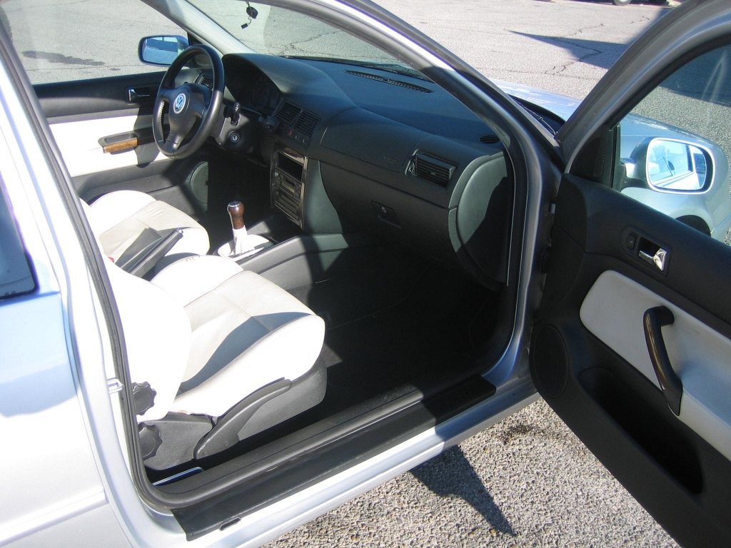 VISTA INTERIOR DERECHO VOLKSWAGEN GOLF GTI 1.8 I 150CV