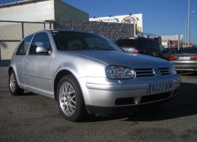 VISTA DELANTERA DERECHA VOLKSWAGEN GOLF GTI 1.8 I 150CV VISTA DELANTERA DERECHA VOLKSWAGEN GOLF GTI 1.8 I 150CV