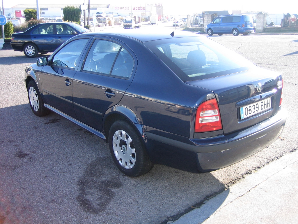 VISTA TRASERA IZQUIERDA SKODA OCTAVIA 1.9 TDI 90CV