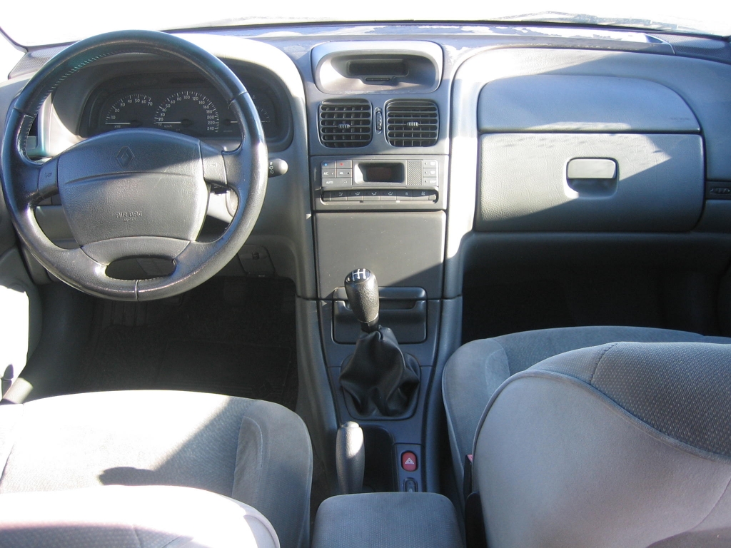 VISTA SALPICADERO AVERIADO.VEHICULO CON MOTOR ROTO,CLIMA..