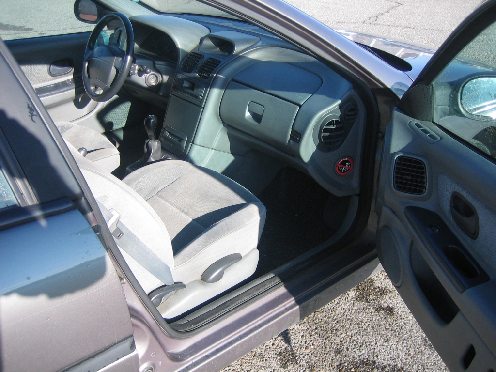 VISTA INTERIOR DERECHO AVERIADO.VEHICULO CON MOTOR ROTO,CLIMA..