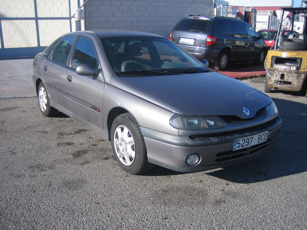 VISTA DELANTERA DERECHA AVERIADO.VEHICULO CON MOTOR ROTO,CLIMA..