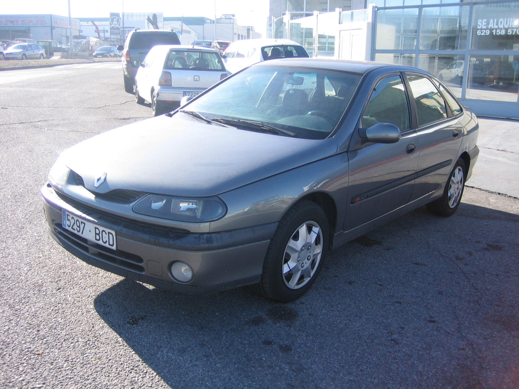 VISTA DELANTERA IZQUIERDA AVERIADO.VEHICULO CON MOTOR ROTO,CLIMA..