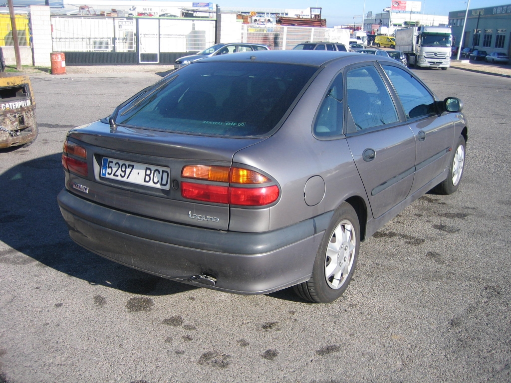 VISTA TRASERA DERECHA