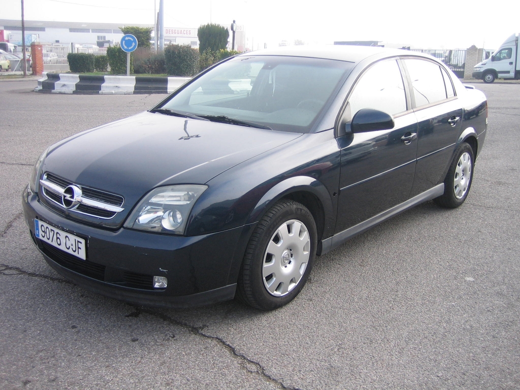 VISTA DELANTERA IZQUIERDA OPEL VECTRA 2.0 DTI 125CV