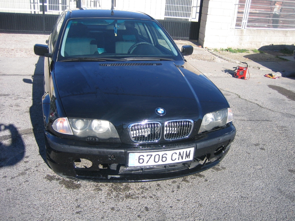 VISTA DELANTERA BMW 320 D 2.0 136CV