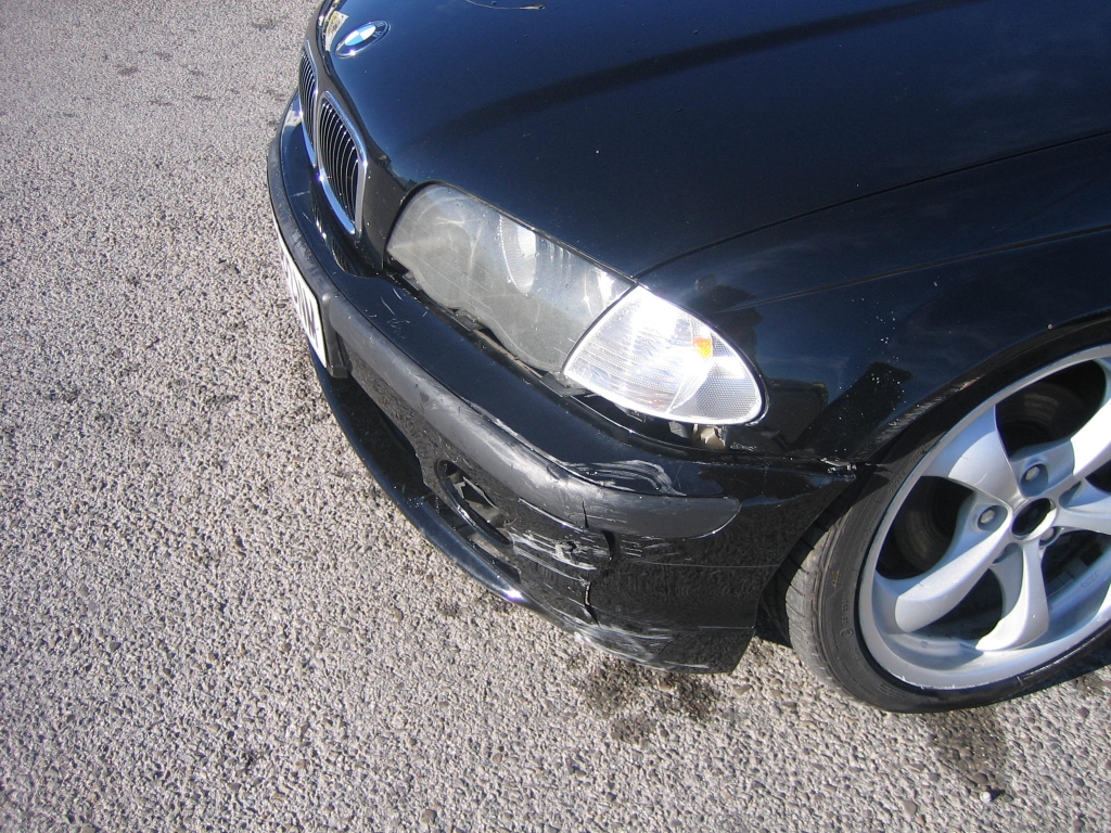 VISTA PARAGOLPES DELANTERO DAÑADO BMW 320 D 2.0 136CV