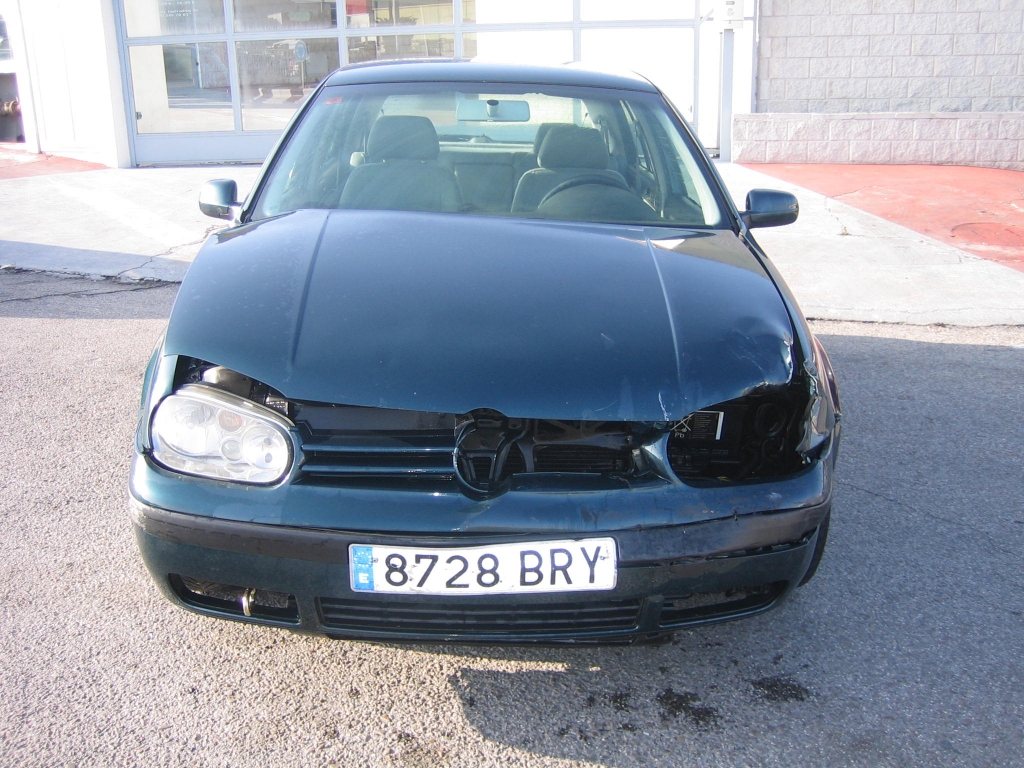 VISTA DELANTERA VOLKSWAGEN GOLF 1.6 I HIGHLINE 100CV AUTOMATICO