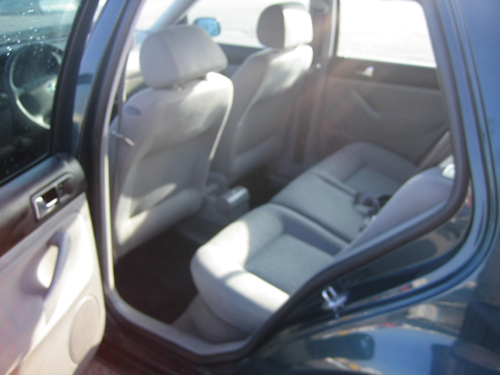 VISTA INTERIOR TRASERO VOLKSWAGEN GOLF 1.6 I HIGHLINE 100CV AUTOMATICO