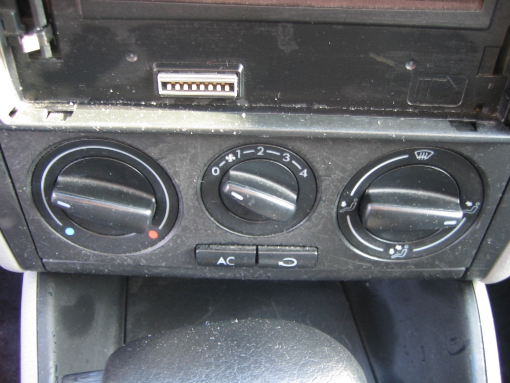 VISTA A/C VOLKSWAGEN GOLF 1.6 I HIGHLINE 100CV AUTOMATICO