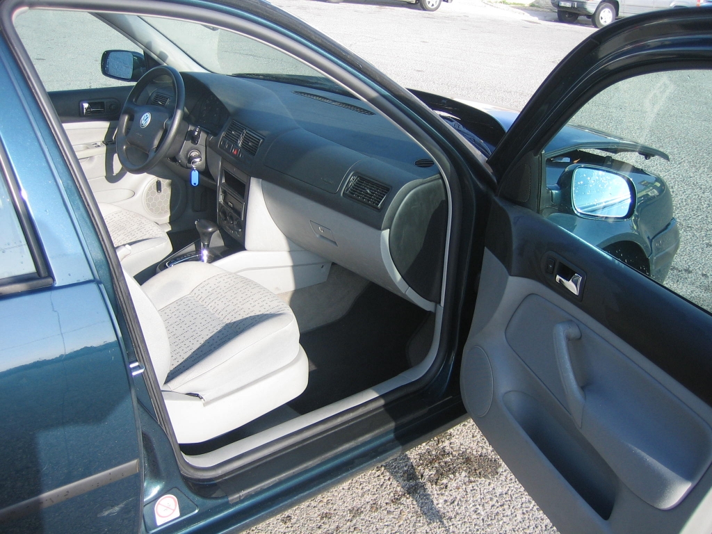 VISTA INTERIOR DERECHO VOLKSWAGEN GOLF 1.6 I HIGHLINE 100CV AUTOMATICO