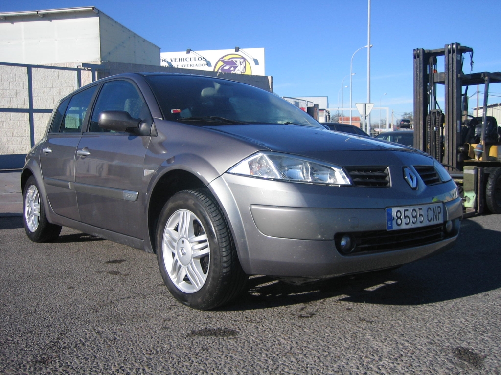 VISTA DELANTERA DERECHA RENAULT MEGANE 1.9 DCI 120CV